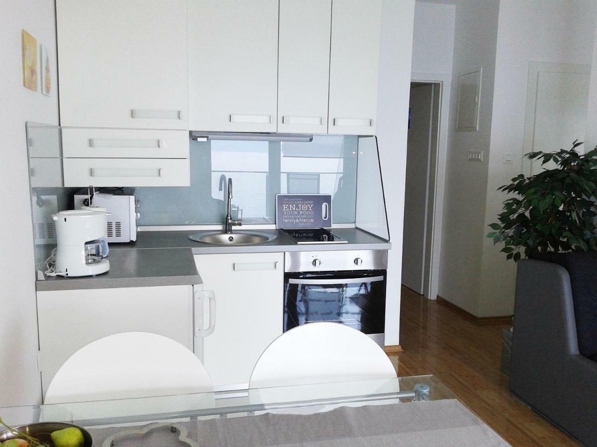 Apartment Sol - 5M From The Sea Драшнице Екстериор снимка