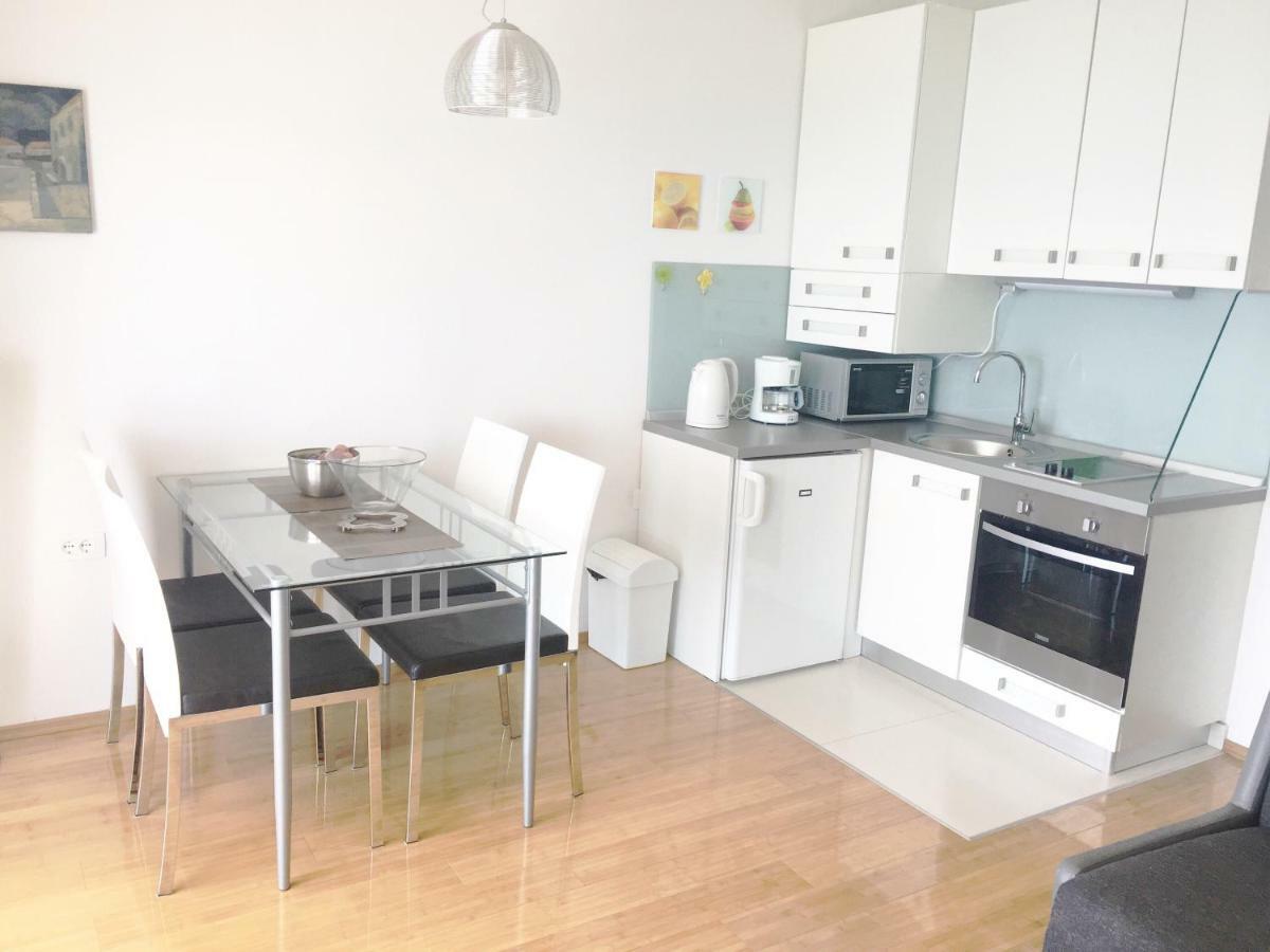 Apartment Sol - 5M From The Sea Драшнице Екстериор снимка